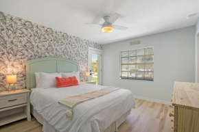 Coconut Grove 1 Block to Beach Prime St Aug Bch